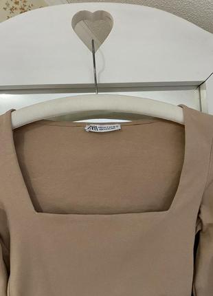 Базовый топ лонгслив топик блуза кофта база zara забор хлопковый размер кроп блуза с вырезом бежевая нюдовая xs s5 фото