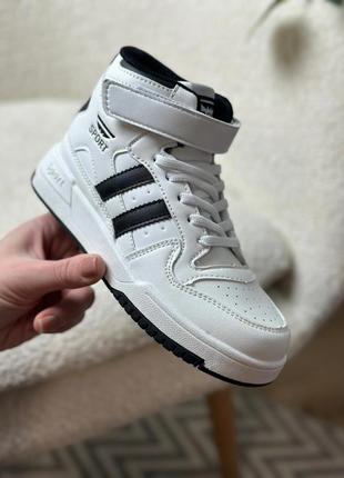 Стильные и удобные кроссовки