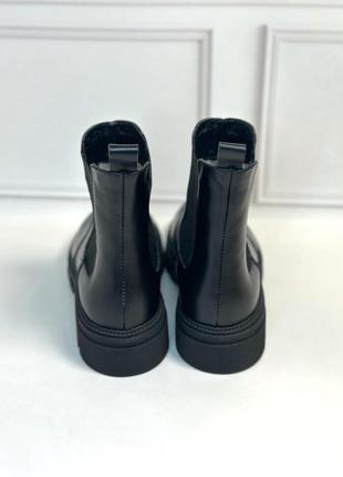 Женские челси ботинки черного цвета кожаные зимние в наличии 42 43р5 фото