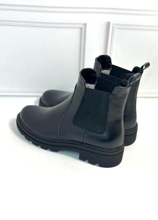 Женские челси ботинки черного цвета кожаные зимние в наличии 42 43р7 фото