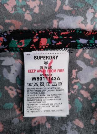 Чудесное новое короткое платье бренда superdry.8 фото