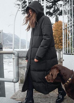 Довгий пуховик zara чорного кольору з капюшоном