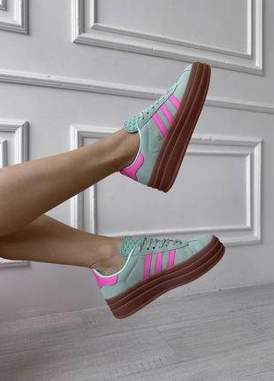 Жіночі замшеві кросівки adidas gazelle bold green pink адідас газелі на платформі3 фото