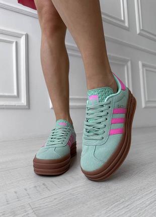 Жіночі замшеві кросівки adidas gazelle bold green pink адідас газелі на платформі7 фото
