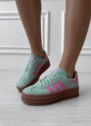 Жіночі замшеві кросівки adidas gazelle bold green pink адідас газелі на платформі8 фото