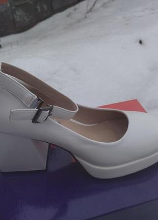 Женские белые туфли на каблуке lino marano3 фото