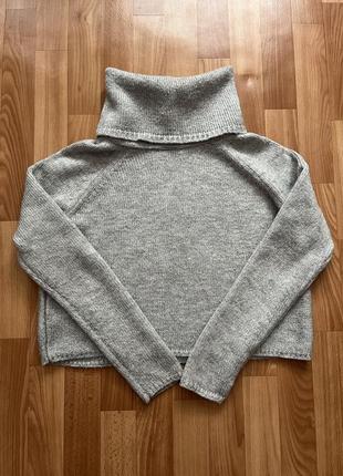 Сірий светр з об'ємним горлом1 фото
