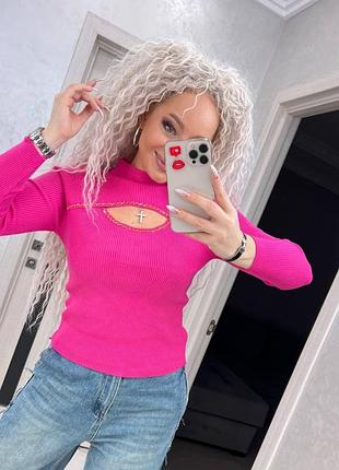 Стильный женский гольф с вырезом