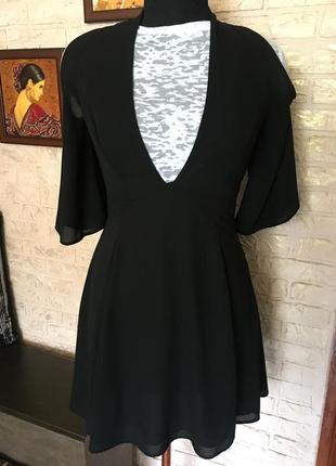 Двойное черное платье с вырезами на плечах