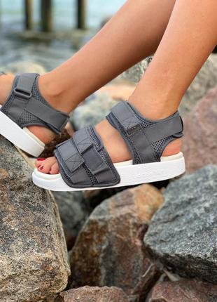 Стильные сандали adidas adilette sandals grey сандалі босоніжки босоножки3 фото
