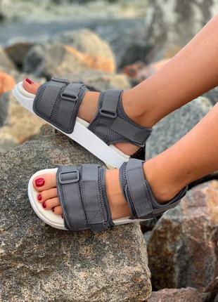 Стильные сандали adidas adilette sandals grey сандалі босоніжки босоножки4 фото