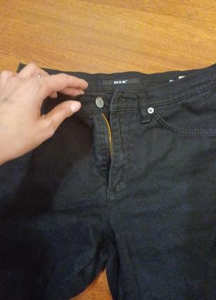 Актуальные черные джинсы с необработанным низом!2 фото