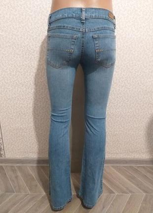 Стрейчеві, джинси-кльош.