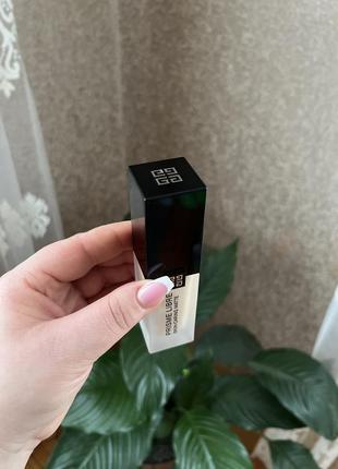 Матирующая тональная основа givenchy prisme libre skin-caring matte3 фото