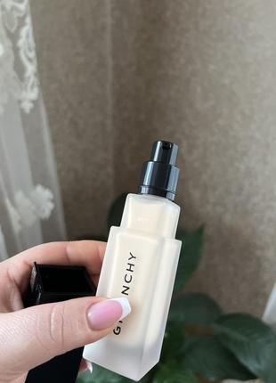 Матирующая тональная основа givenchy prisme libre skin-caring matte5 фото