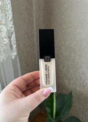 Матувальна тональна основа givenchy prisme libre skin-caring matte1 фото