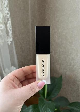 Матувальна тональна основа givenchy prisme libre skin-caring matte2 фото