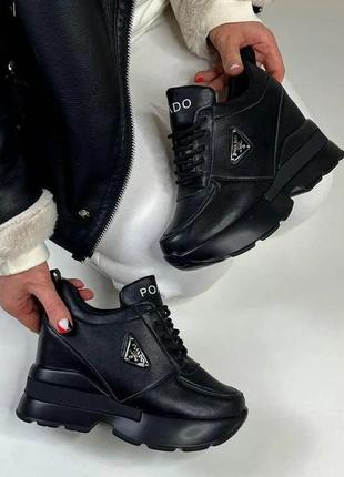Жіночі снікерси чорні кросівки на платформі снікерси на танкетці кроссовки чорного кольору