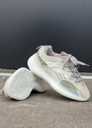 Stilli yeezy 700 v3 бежевые с зеленым демисезонные