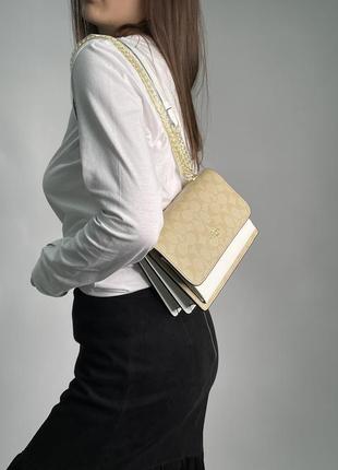 Женская сумка coach mini klare crossbody in signature canvas beige/white бежевая
