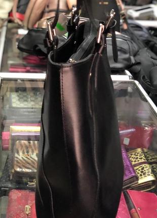 Шкіряна італійська жіноча чорна сумка5 фото