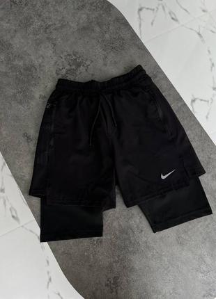 Спортивные шорты