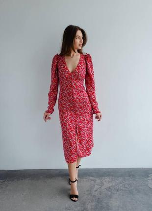 Женское длинное красное платье с цветочным принтом с длинным рукавом с разрезом по середине софт 2022 фото