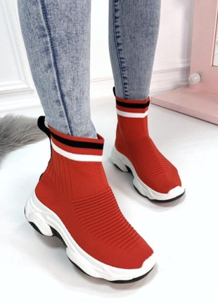 Кроссовки бренда essenee