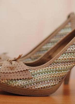 Кожаные бежевые плетенные туфли на каблуке tamaris, 39 размер. оригинал2 фото