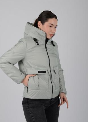 Женская стеганая короткая демисезонная куртка с водоотталкивающей пропиткой5 фото