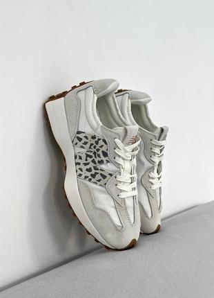 Кросівки The New Balance 327 is Our Favourite Sneaker This Week