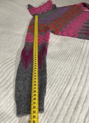 Шерстяной свитер с яркими узорами4 фото