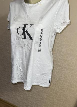 Белая оригинальная футболка calvin klein3 фото