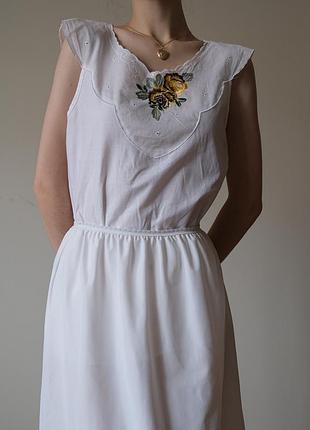 Вінтажна нічна маєчка з вишивкою