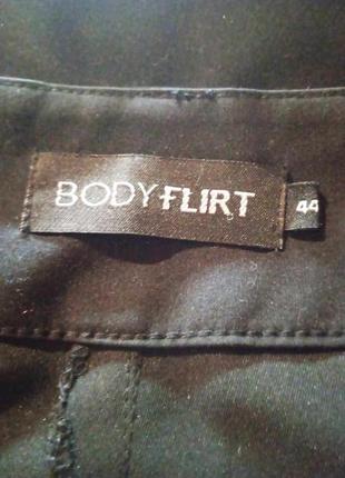 Красивые черные брюки джоггеры от bodyflirt 50-549 фото