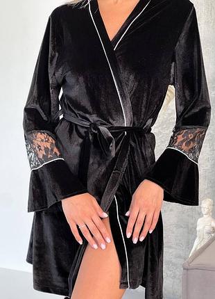 Изысканный халат с кружевом. велюровый халат