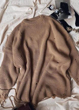 Стильный рваный свитер мокко 42-467 фото