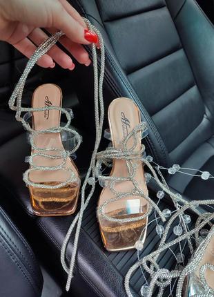 Босоножки люкс стразы каблук рюмочка камни прозрачные серебро золото с переплетом