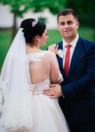 Пишна весільна сукня кольору капучіно.6 фото