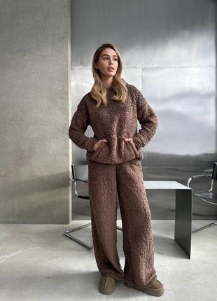 Теплий жіночий хутряний костюм