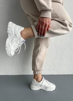 Белые кроссовки6 фото