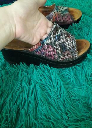 Жіночі зручні шльопанці