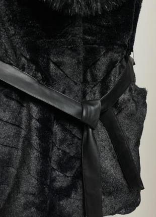 Безрукавка из искусственного меха