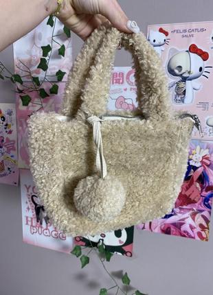 Сумка пухнаста з помпончиком