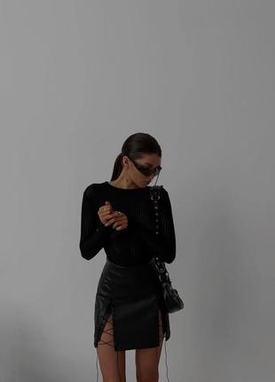 Мини юбка со шнуровкой из матовой экокожи, искусственной кожи2 фото