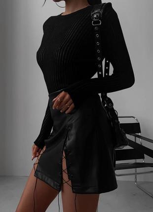 Мини юбка со шнуровкой из матовой экокожи, искусственной кожи6 фото