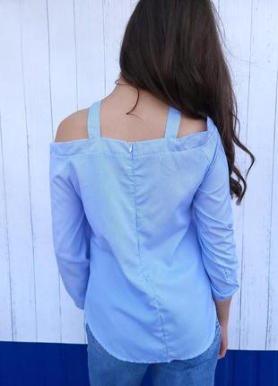 Блузка голубая в полоску с открытыми плечами4 фото