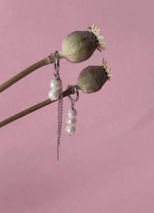 Стильні сережки з перлинами.