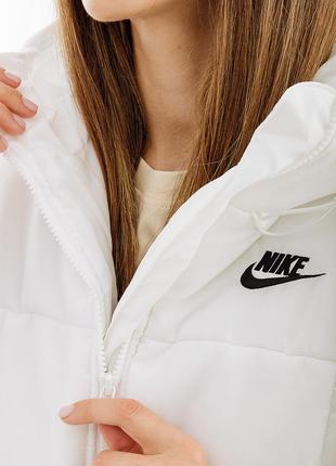 Женская куртка nike clsc puffer белый xs (7dfb7672-100 xs)6 фото