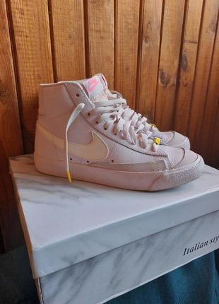 Крутые кроссовки nike blazer